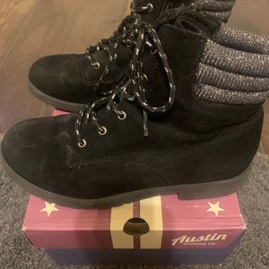 YOUTH GIRLS SIZE 3 - Suede Ankle Boot